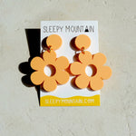 Sleepy Mountain Pastel Orange Dangle Daisy Earrings 