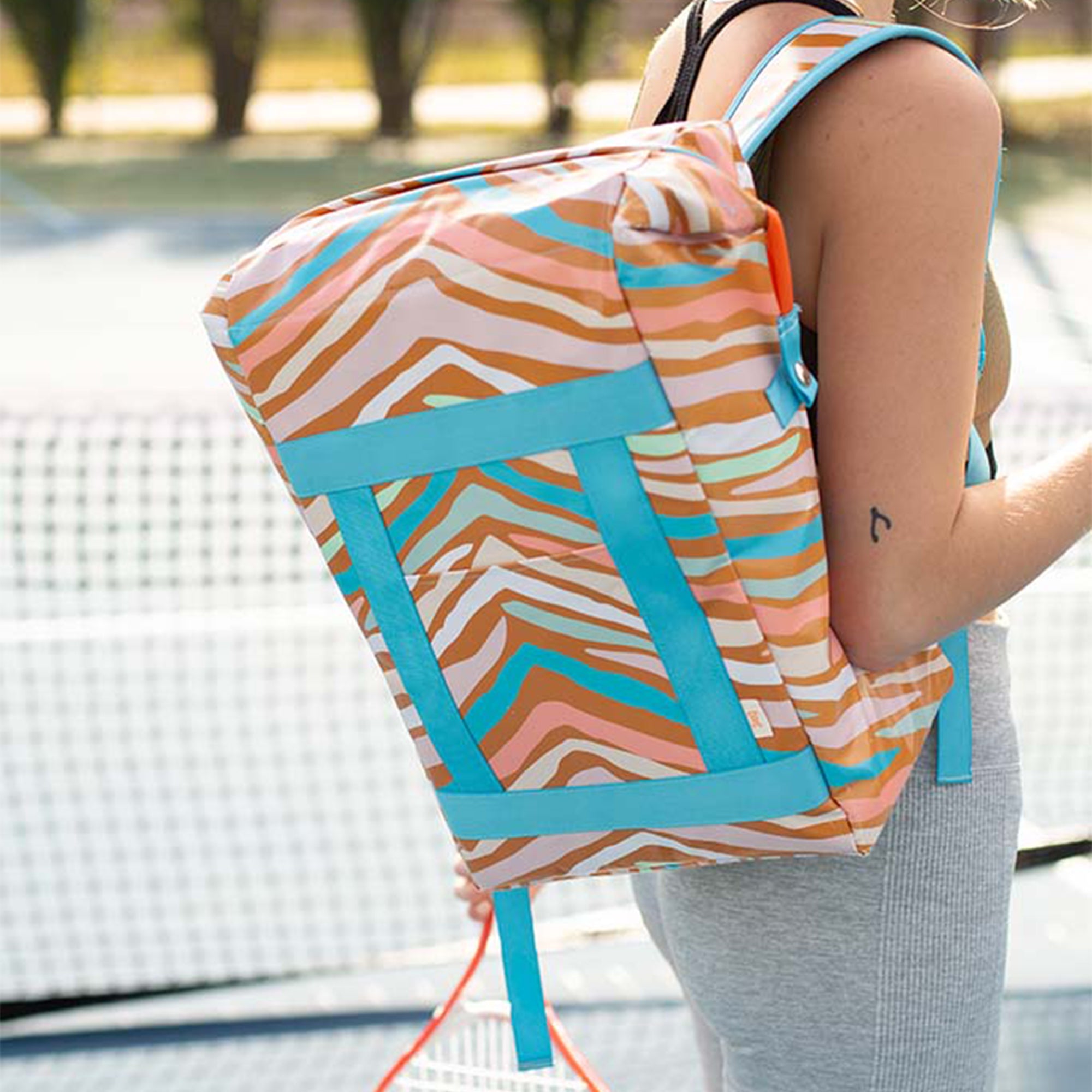 NWT $60 VS Striped Drawstring Beach Cooler Bucket Bag Backpack Vacation Cooler Bag - Whitsunday Blue – Dock & Bay US main image 3
