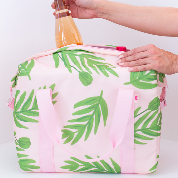 Buds cooler bag with wine bottle being held